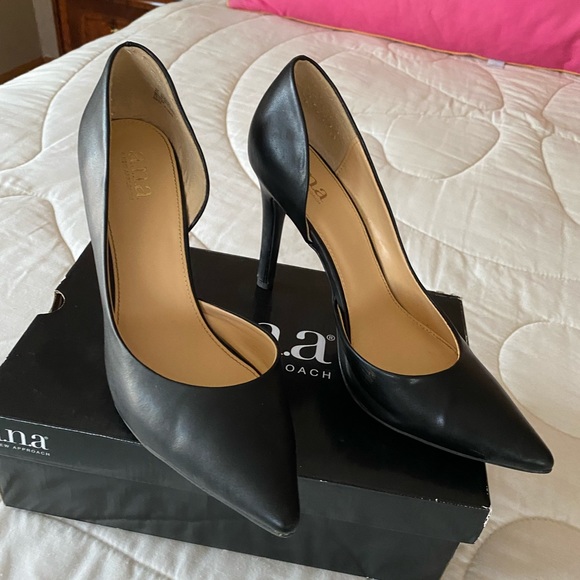 Woman’s ANA CLAIRE black heels - Picture 3 of 5